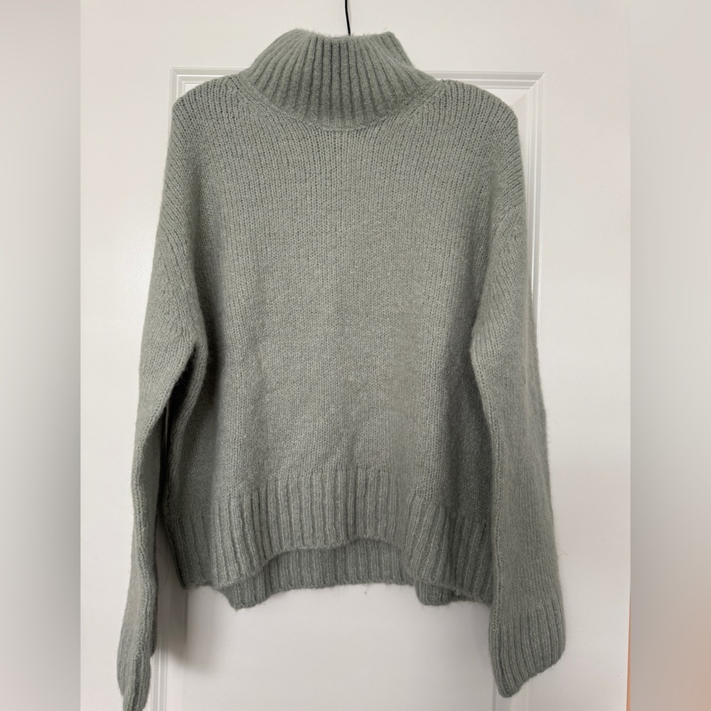 H&M Cozy Gray Sweater size medium